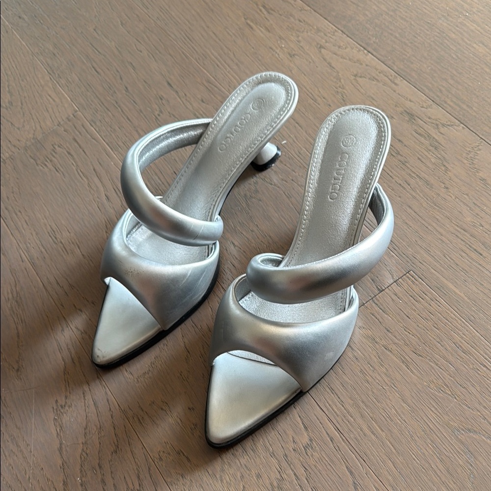 Silver Heels with Sleek Design